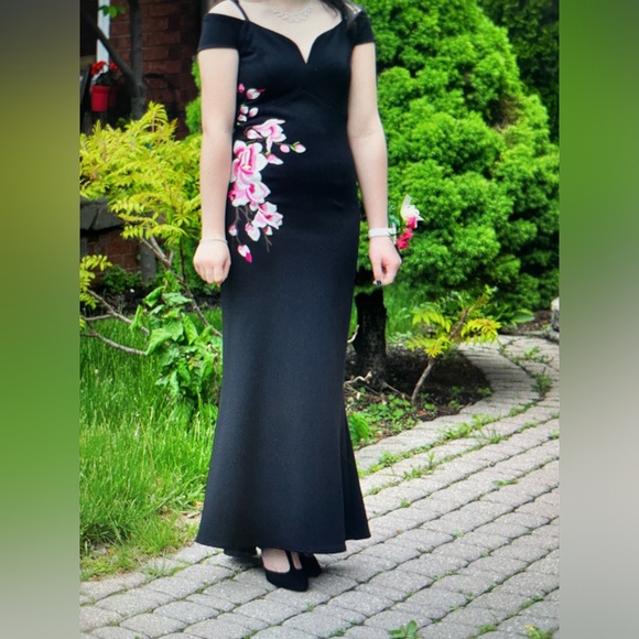 le chateau gown - Picture 4 of 4